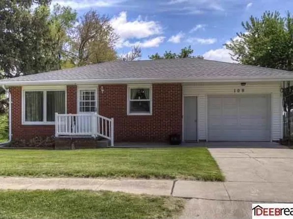 109 E D St, Elmwood, NE 68349