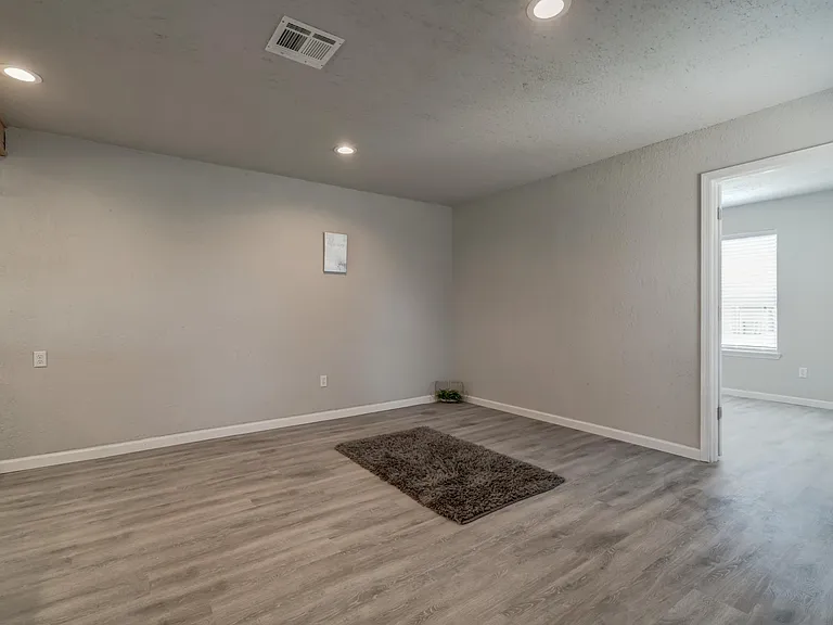 605 Saint James Pl — Photo 16