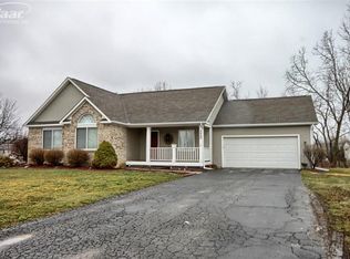 2480 Torrey Grove Ct, Fenton, MI 48430