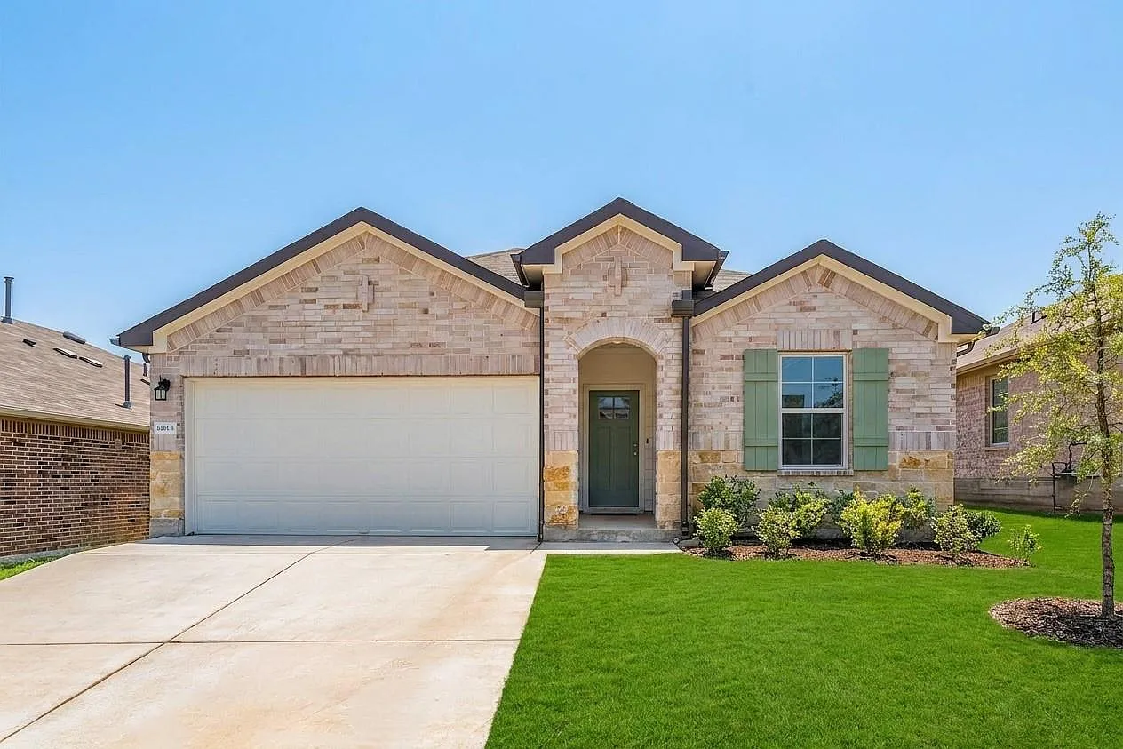 4 bed, 2.5 bath, 1846 sqft, $2,200 — Photo 1
