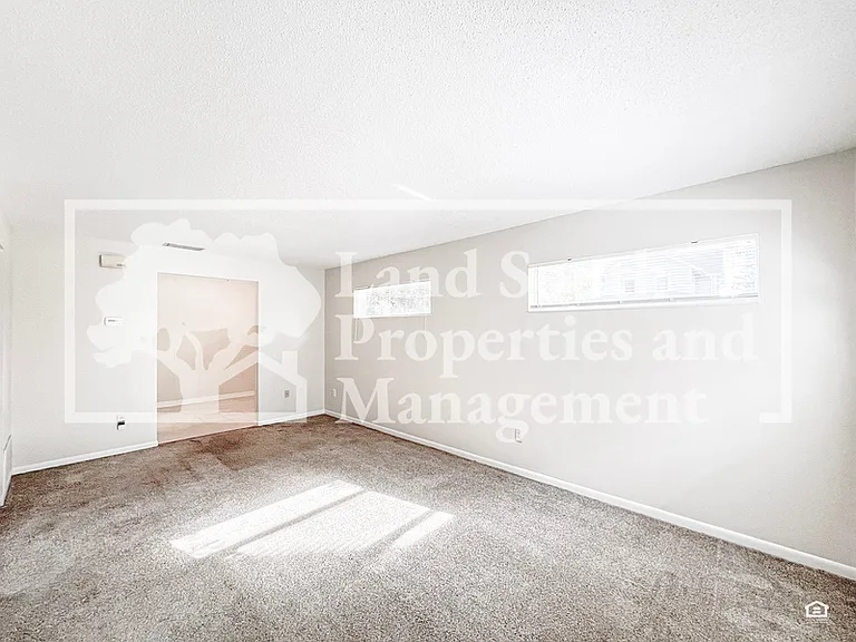 725 E Lime St #D — Photo 3