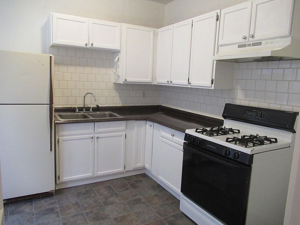 1st image of 521 W Shiawassee St APT A