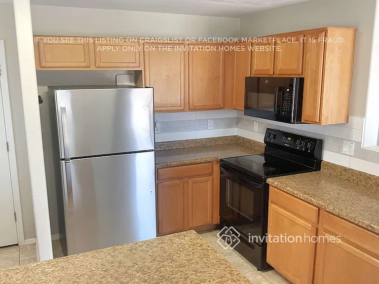 10904 W Minnezona Ave — Photo 3
