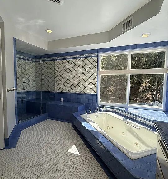 221 N Bowling Green Way — Photo 12