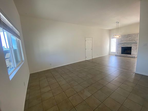 3rd image of 10501 Delicado Pl NE