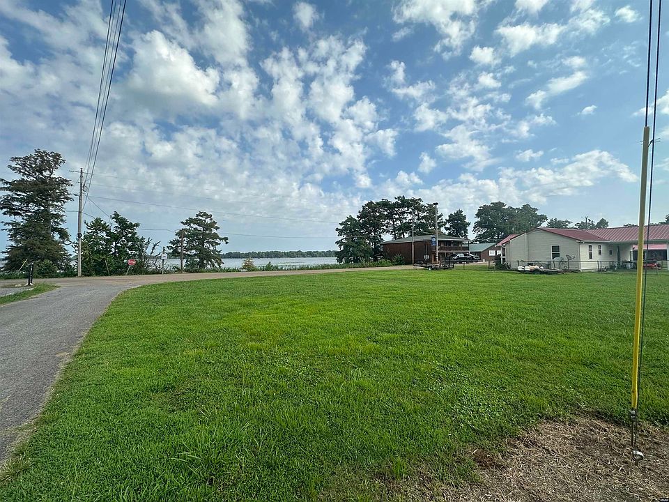 2nd image of W Lakeview Dr