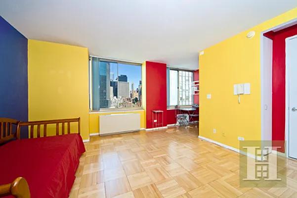 Rented by Halstead Real Estate | media 27