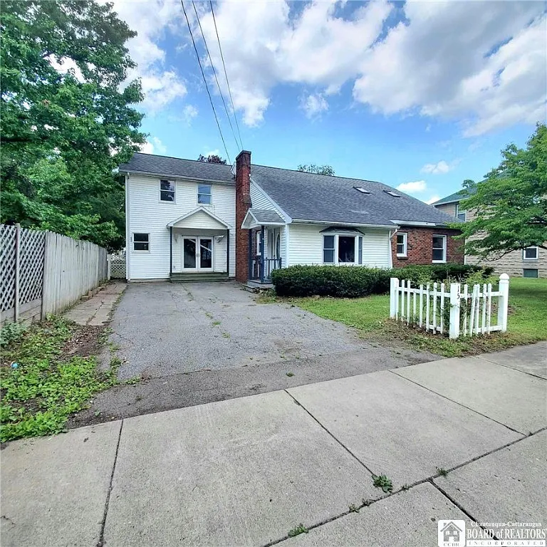 15 E Pearl St photo 1
