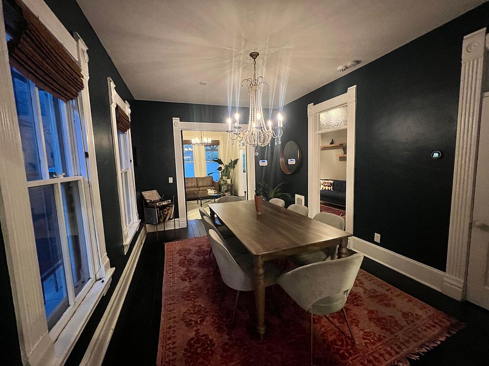 Dinning Room with 8 seats
