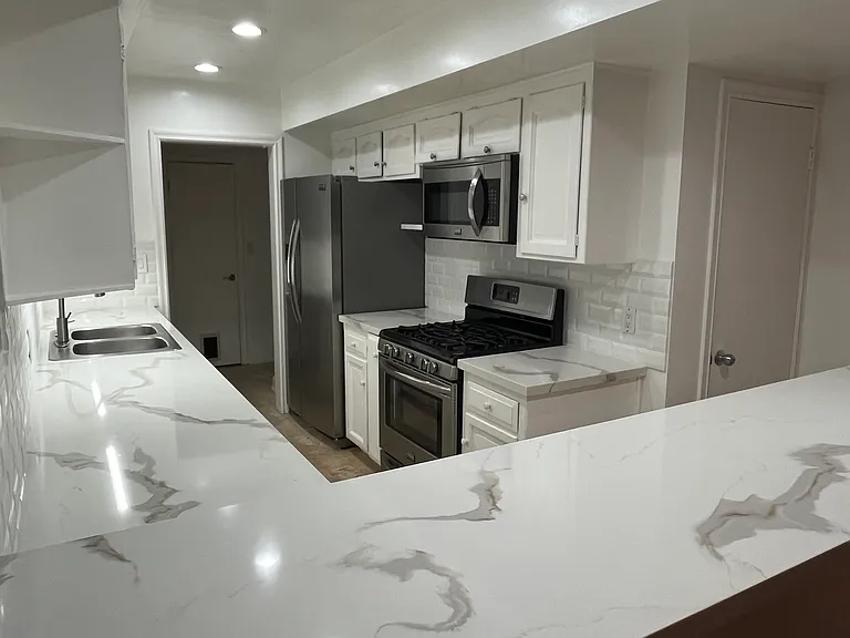 6716 Hillpark Dr #206 — Photo 9