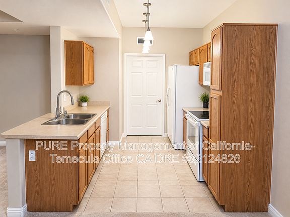 4th image of 41410 Juniper St Unit 323