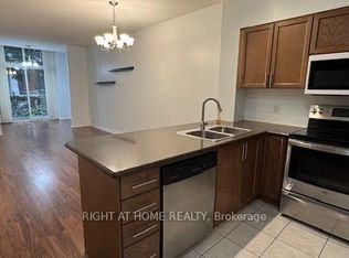 18 Harding Blvd #102, Richmond Hill, ON L4C 0T3
