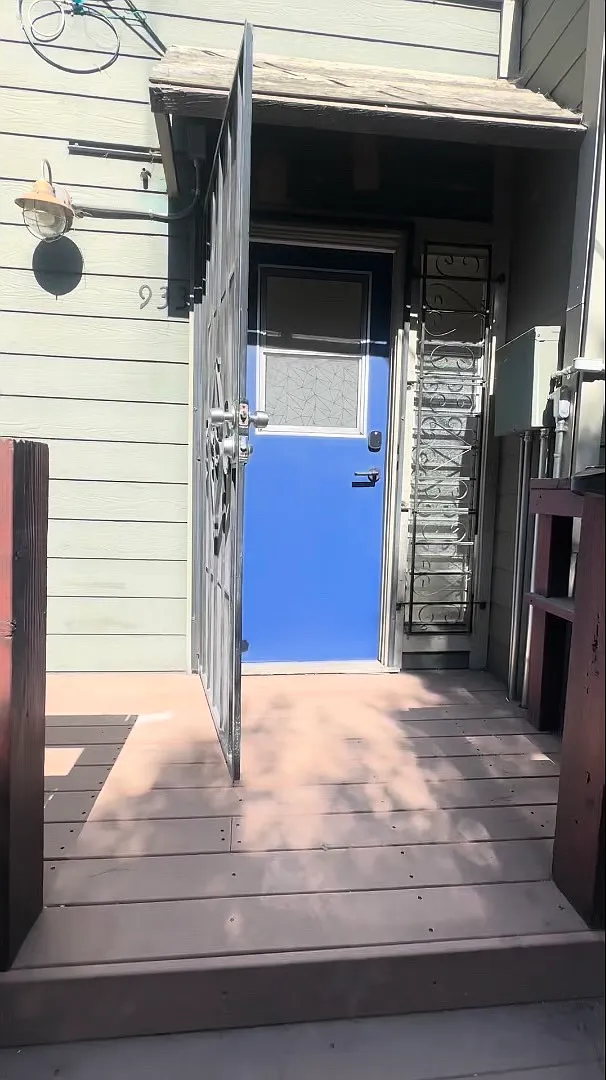 933 N Hobart Blvd — Photo 3