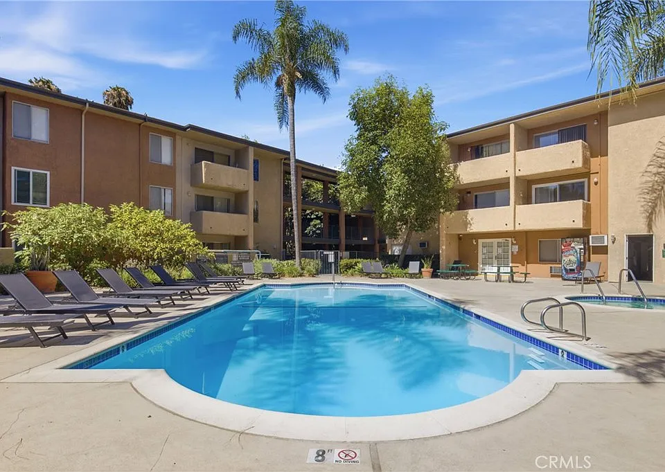15425 Sherman Way #211