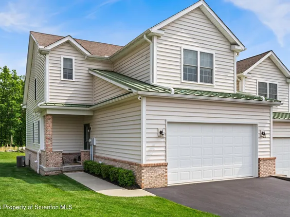 4001 Austen Close, Moosic, PA 18507