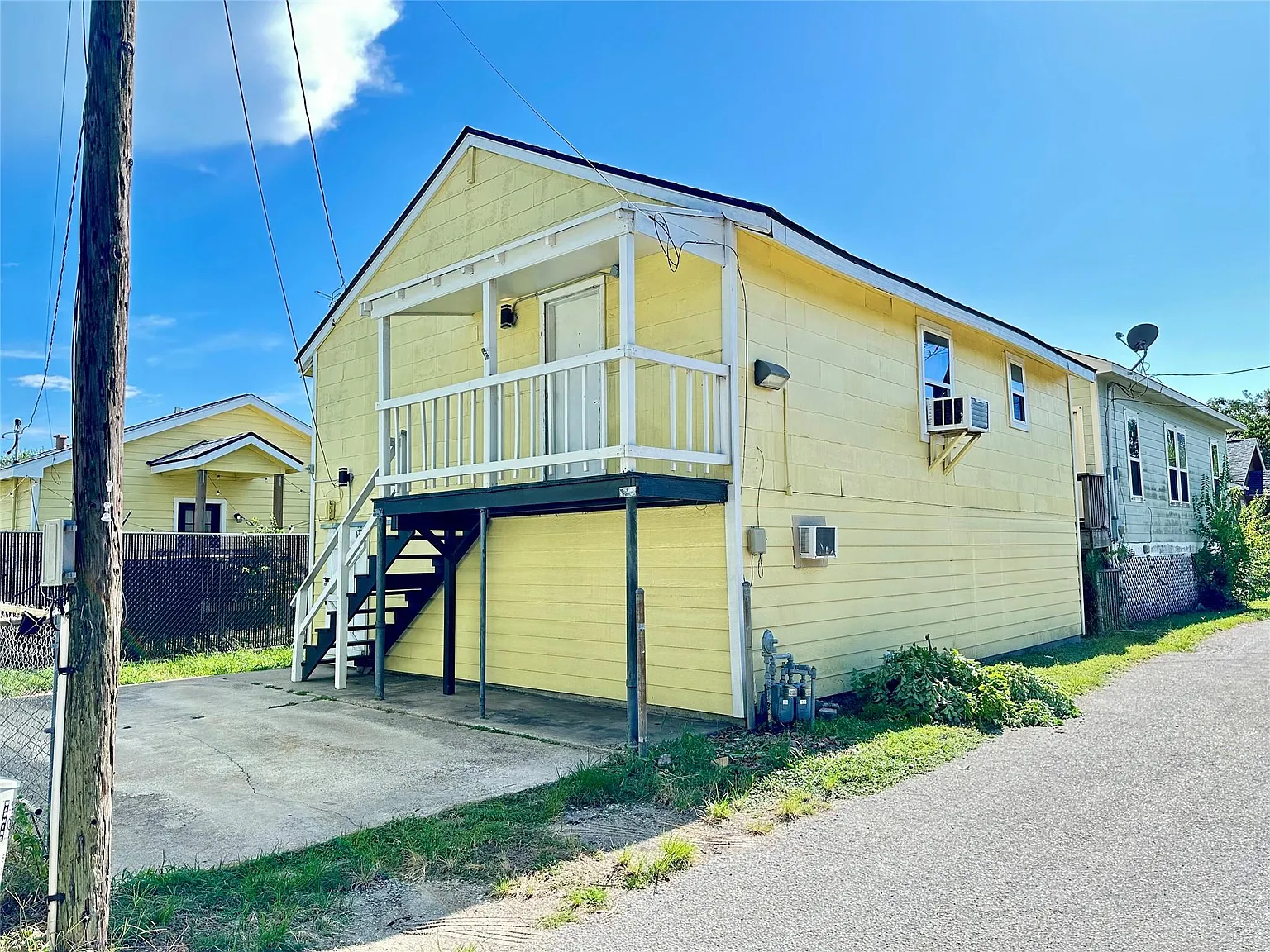 2 bed, 1.0 bath, 786 sqft, $1,100 — Photo 1