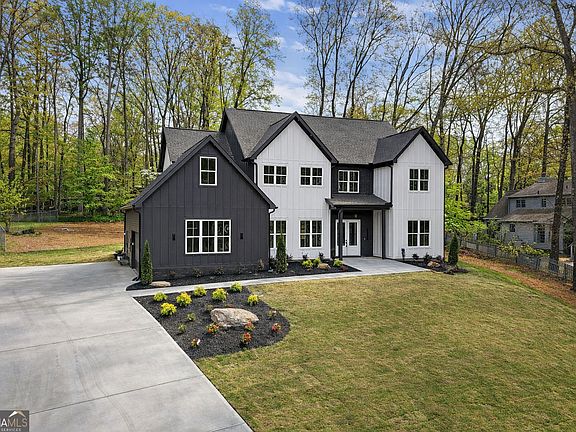 3rd image of 3070 Shaw Rd