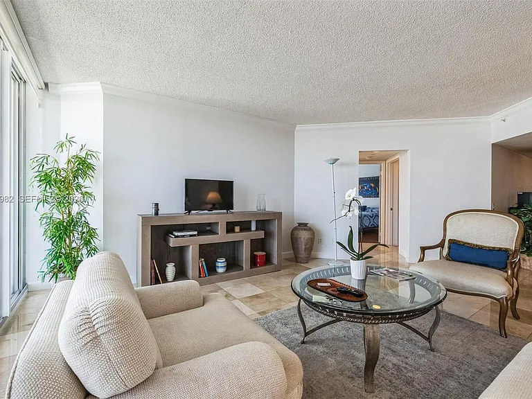 21205 Yacht Club Dr #1802 — Photo 3