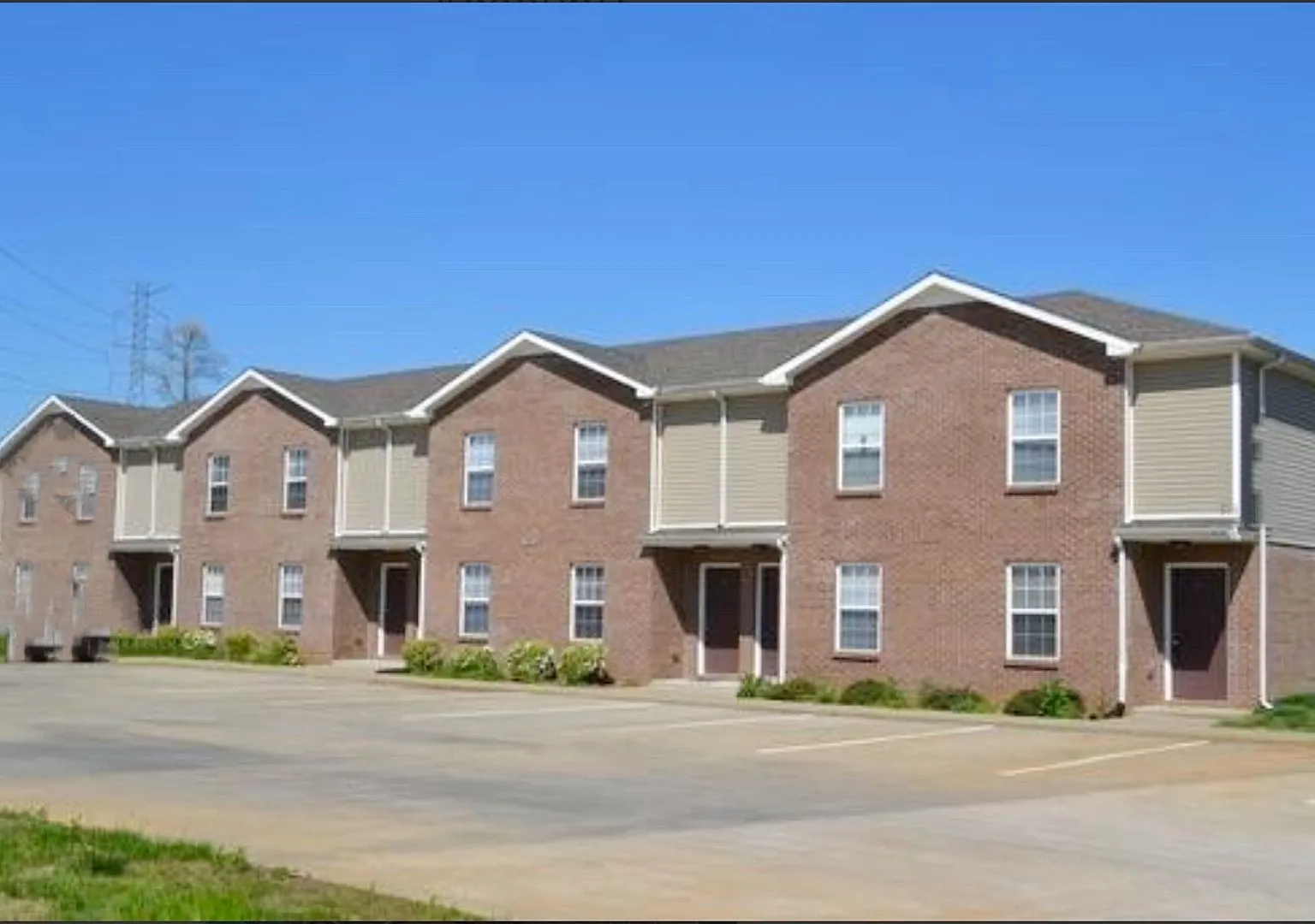 2 Bedroom 1.5 Bathroom Townhome — Photo 2