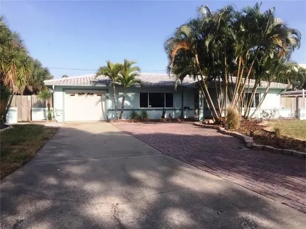 10215 3rd St E, Treasure Island, FL 33706
