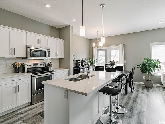 3rd image of 419 Veltkamp CRESCENT