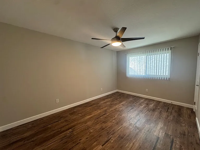 1355 Loma Ave #205 — Photo 12