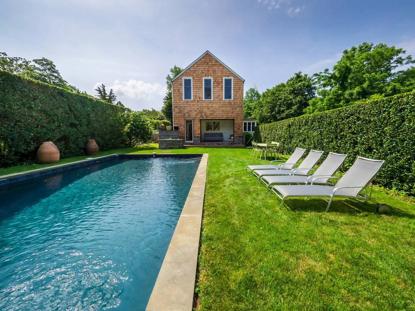 Sophisticated & Elegant Bridgehampton South Property — Photo 1
