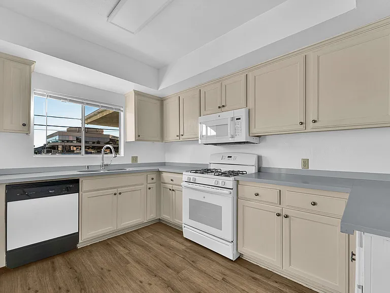 4320 Mammoth Ave #209 — Photo 16