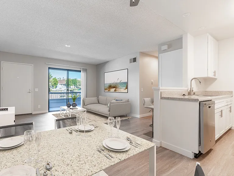 Pacific Pointe Apartments — Photo 7