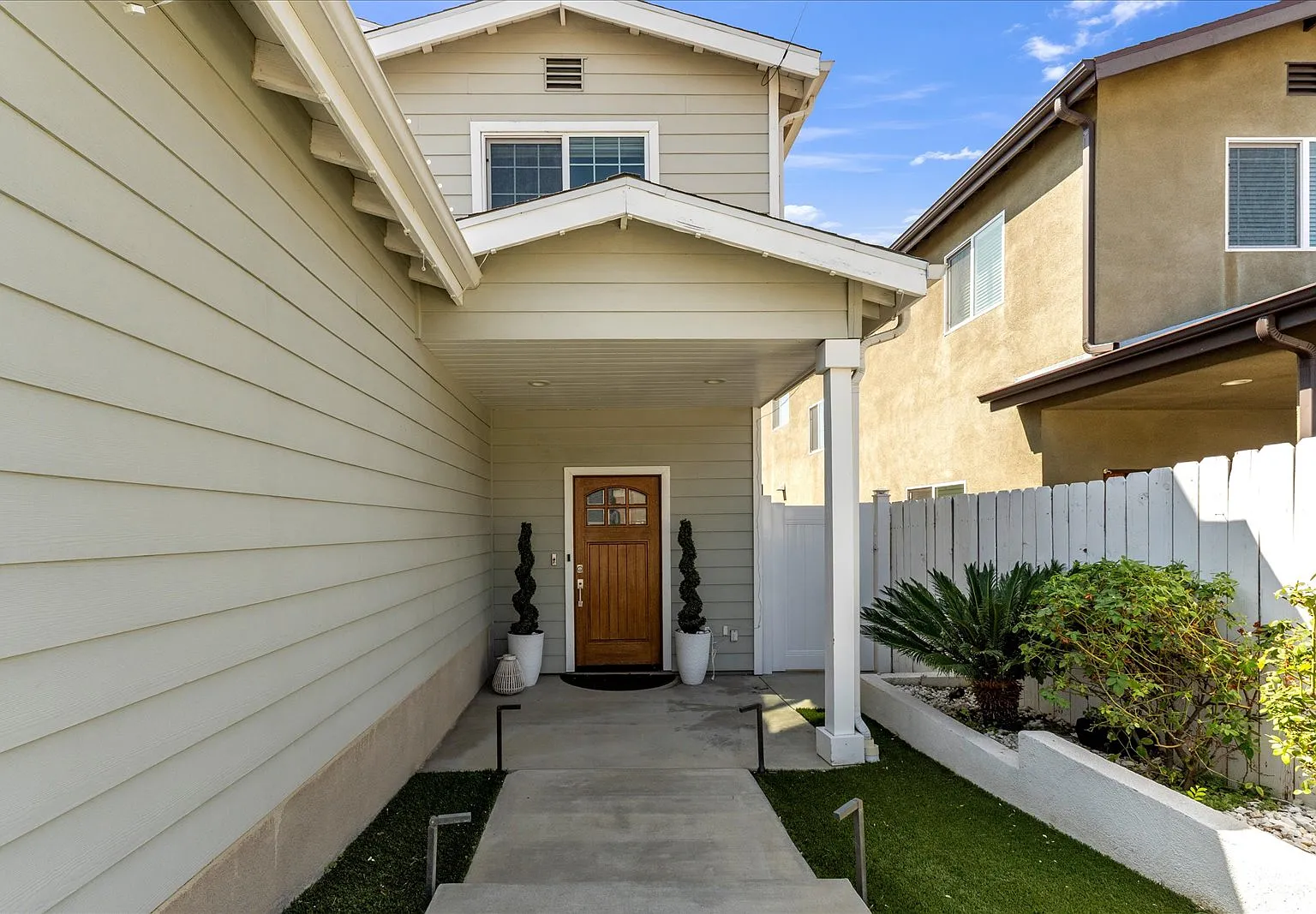 4 bed, 2020 sqft, $5,500 — Photo 2