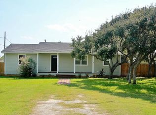601 W 1st St, Rockport, TX 78382