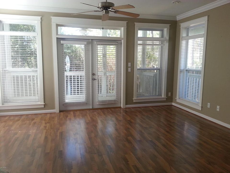 2nd image of 701 Lyndell Pl
