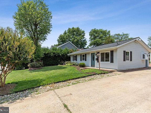 5th image of 809 S Cypress Ct
