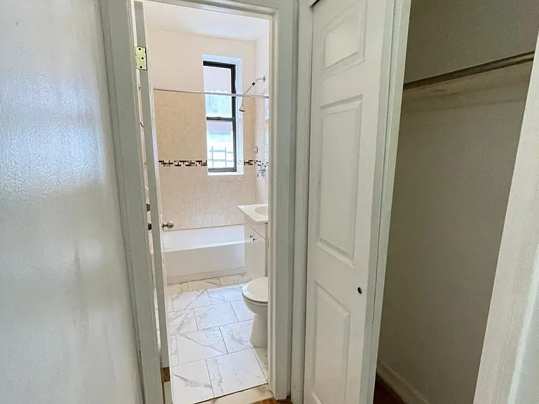 2009 W 22nd Pl — Photo 2