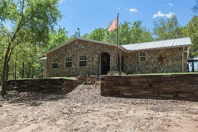 Great location for small horse