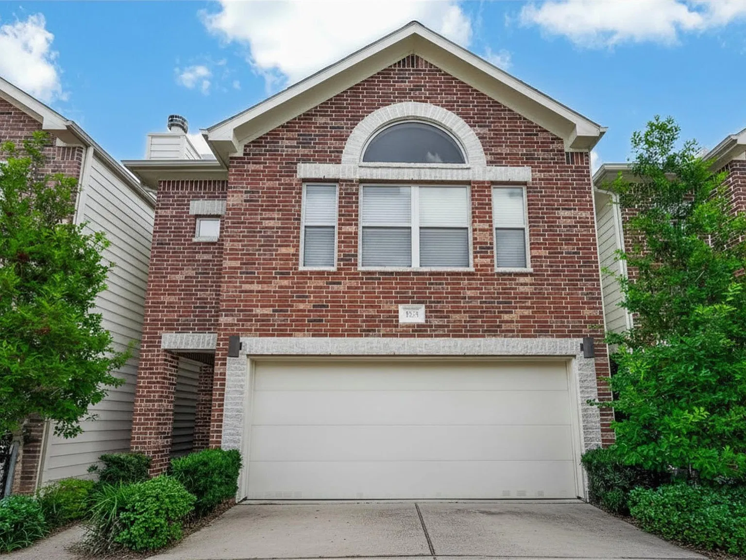3 bed, 2.5 bath, 1791 sqft, $2,100 — Photo 2