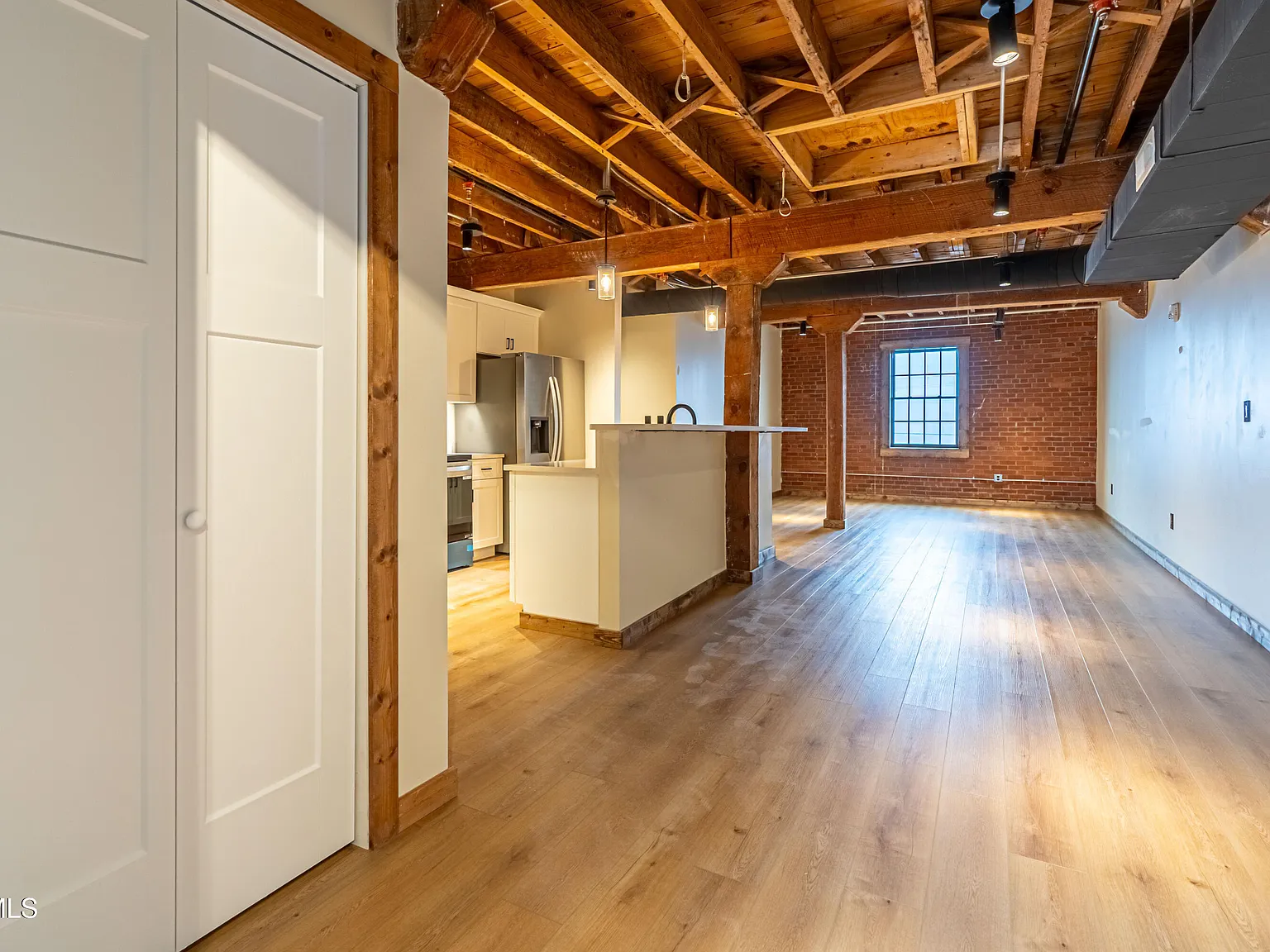2 bed, 1350 sqft, $2,240 — Photo 2