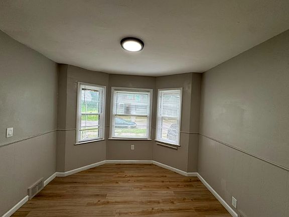 5th image of 12037 Corbett Ave