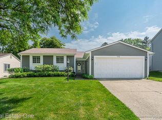 914 Dressler Ln, Rochester Hills, MI 48307