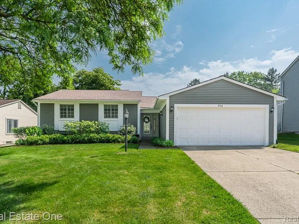 914 Dressler Ln, Rochester Hills, MI 48307