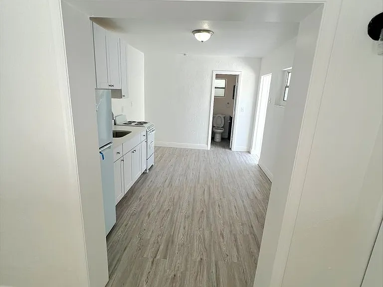 1615 Stickney Point Rd #4 — Photo 7