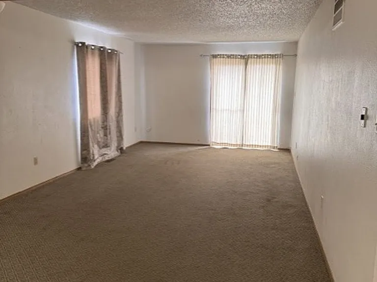 2219 Aztec Dr — Photo 2
