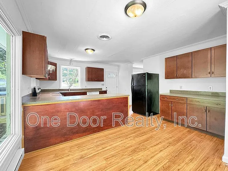 712 Powell St — Photo 13