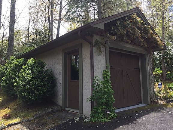 Detached one car garage