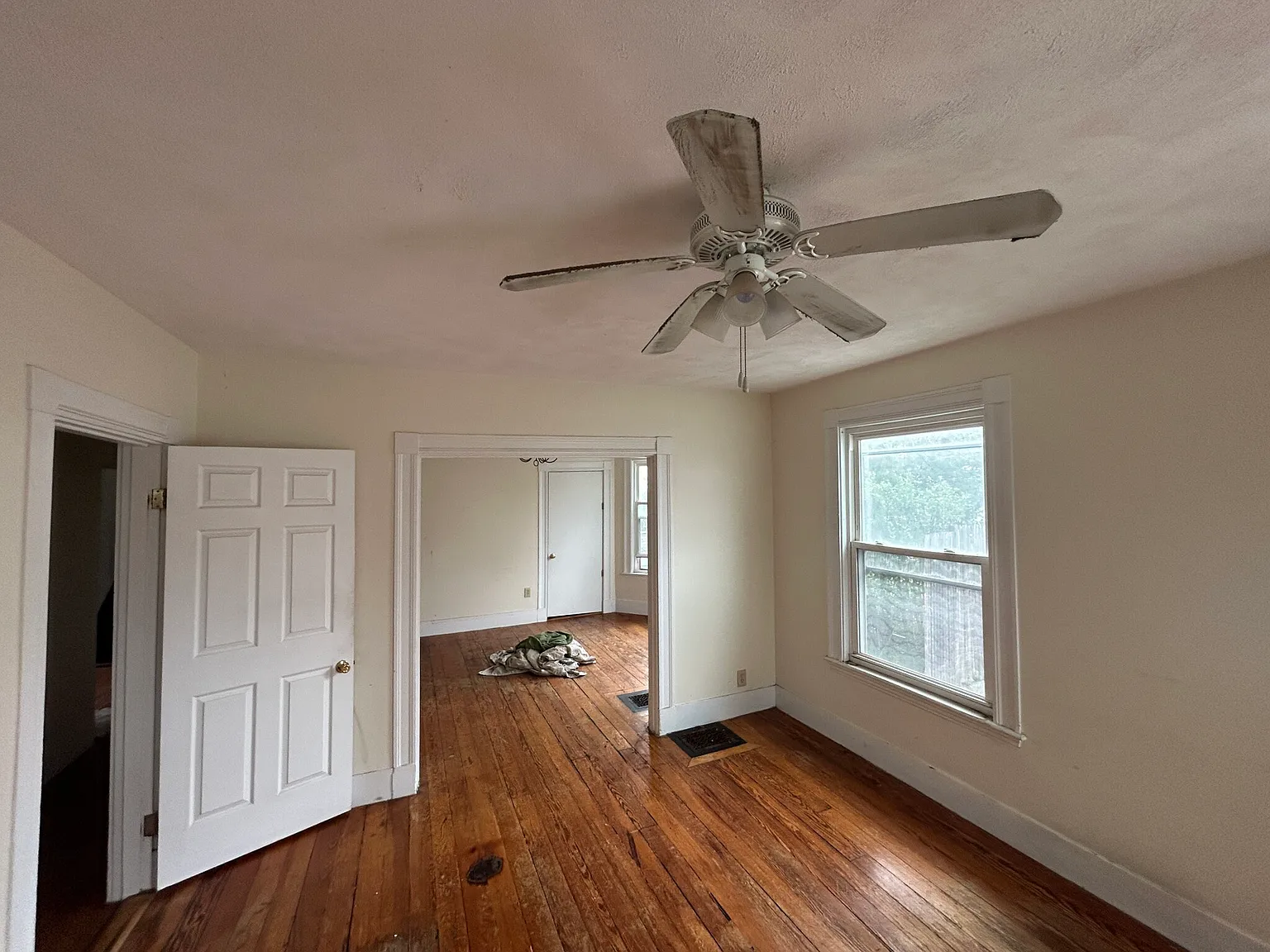 4 bed, 1800 sqft, $4,400 — Photo 2
