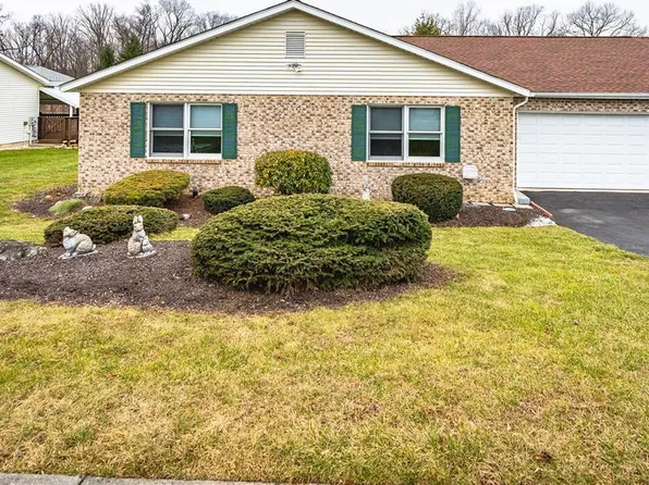 4140 Champagne Dr, Emmaus, PA 18049