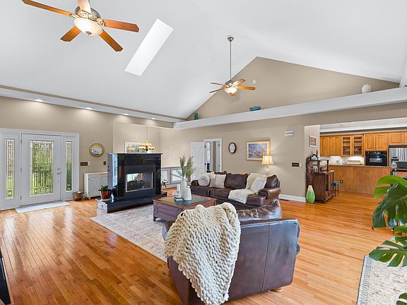 3rd image of 4950 Olentangy River Rd