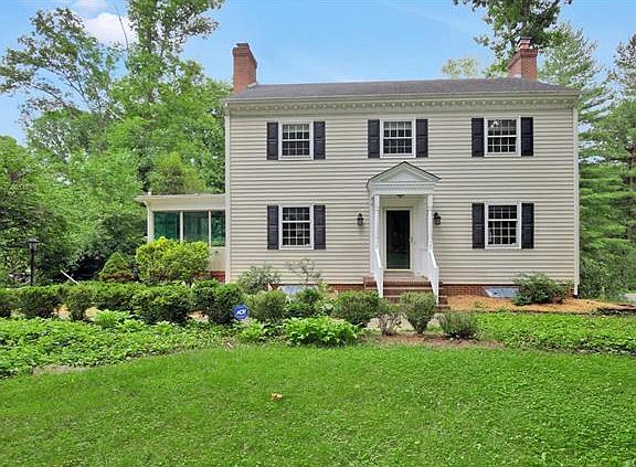 2nd image of 2209 Lancashire Dr