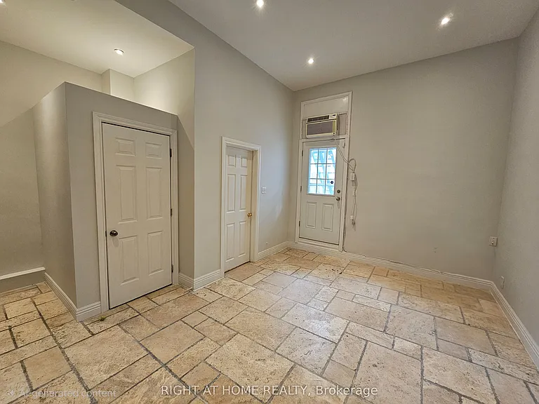 550 Yonge St #2F — Photo 6