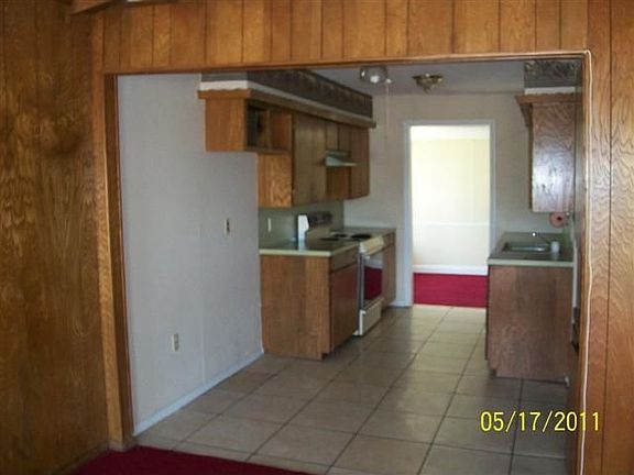 3rd image of 901 Lovell Ln
